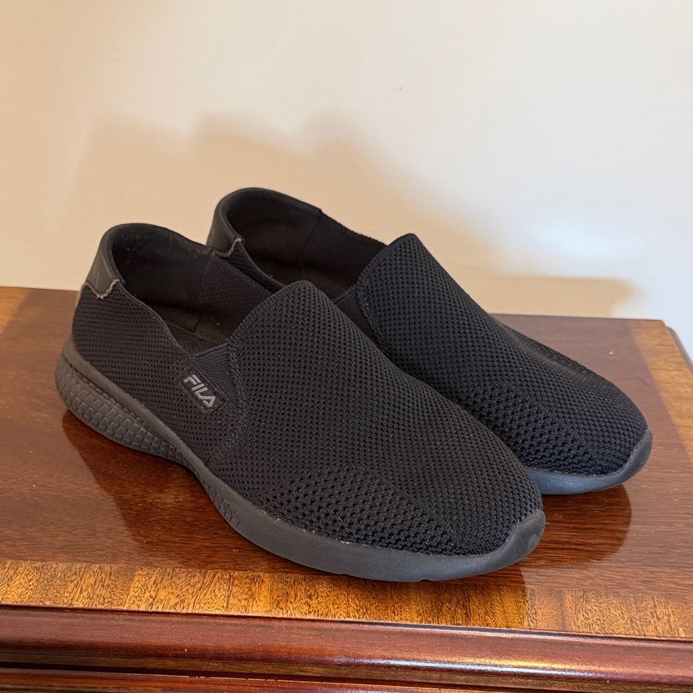 FILA women’s 9 Black Slip-On Shoes